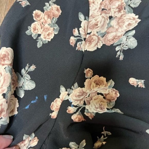 BUNDLE 3 FOR $18- Gypsy Rose Womens Large Black‎ Floral Top Back Cut Out - Picture 7 of 14